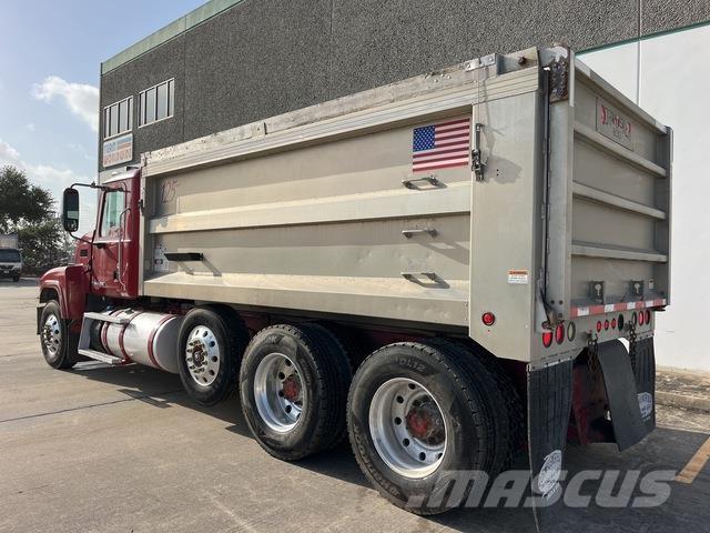 Mack CHU613 Kipper
