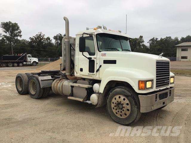 Mack CHU613 Trekkers