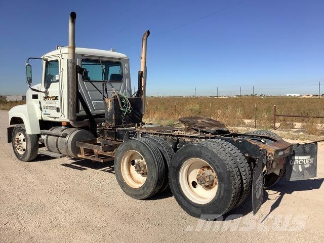 Mack CHU613 Trekkers