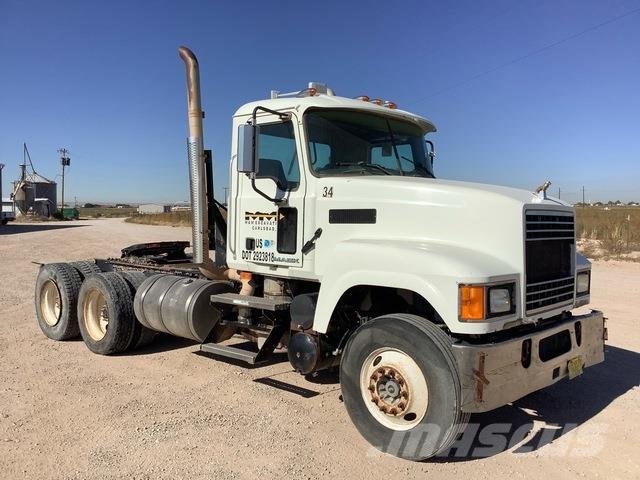 Mack CHU613 Trekkers