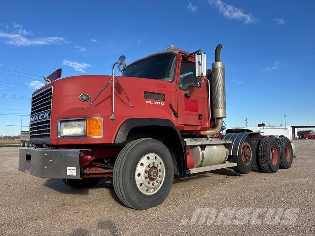 Mack CL733 Trekkers