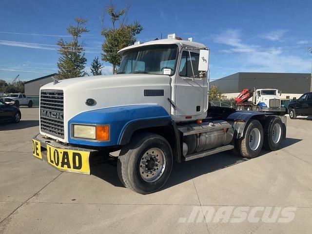 Mack CL753 Trekkers