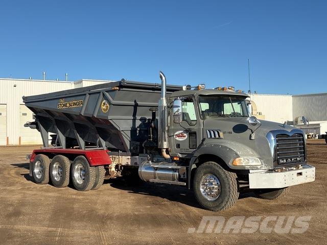 Mack CT713 Betonsteenmachines