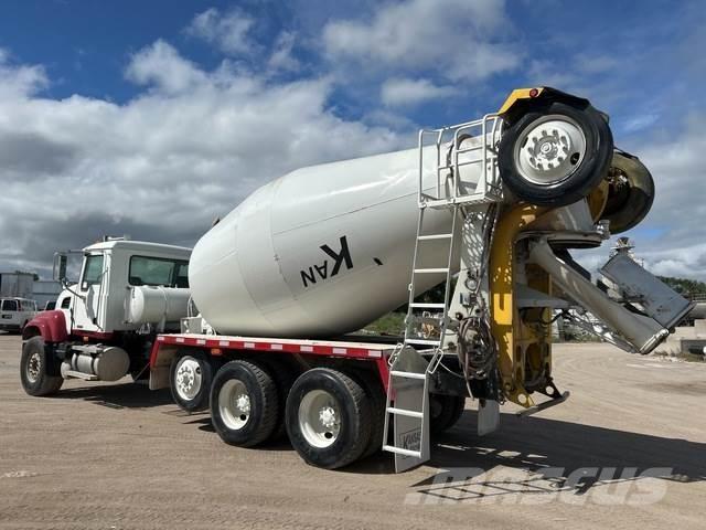 Mack CV513 Anders