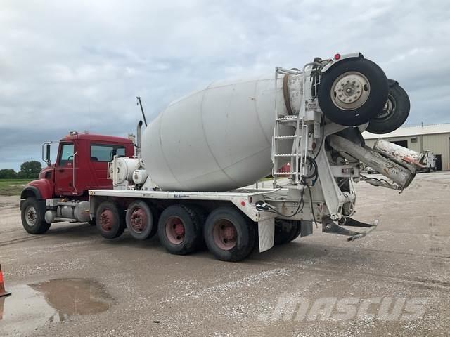 Mack CV513 Anders