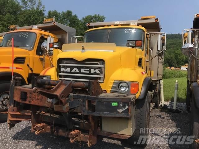 Mack CV700 Sneeuwschuivers en -ploegen