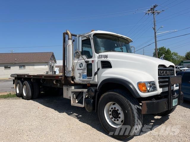 Mack CV713 Platte bakwagens
