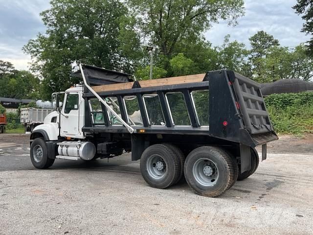 Mack CV713 Kipper