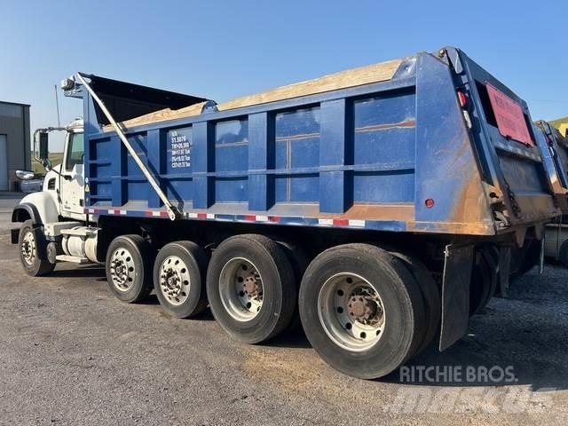 Mack CV713 Kipper