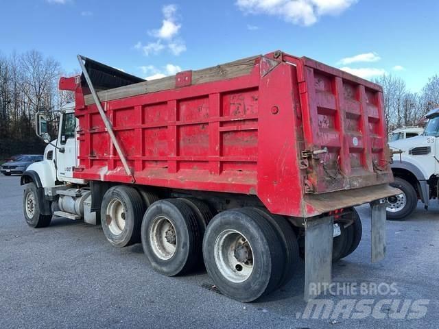 Mack CV713 Kipper