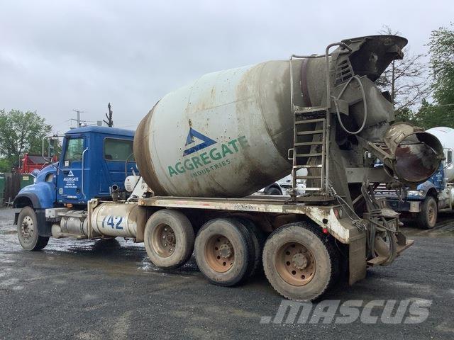 Mack CV713 Anders