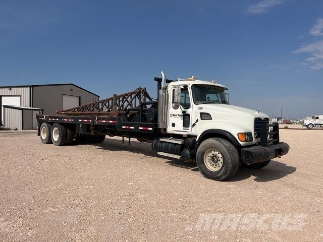 Mack CV713 Platte bakwagens