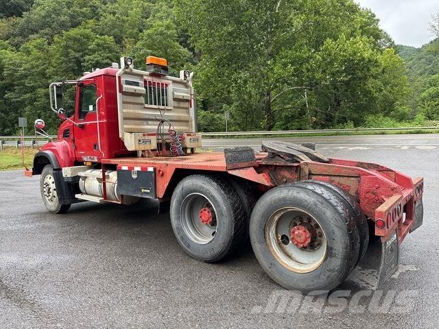 Mack CV713 Trekkers
