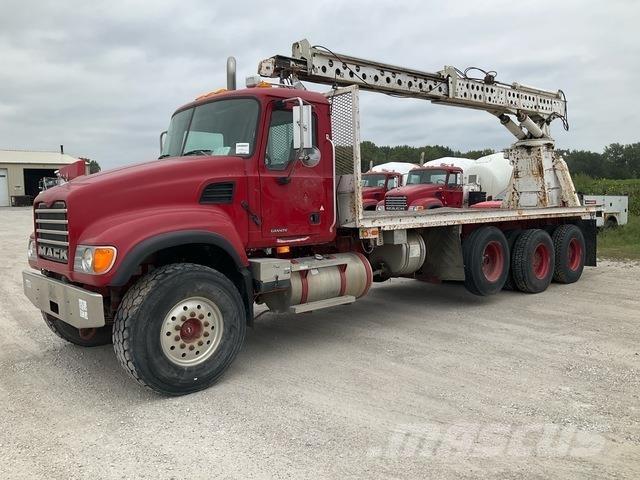 Mack CV713 Anders