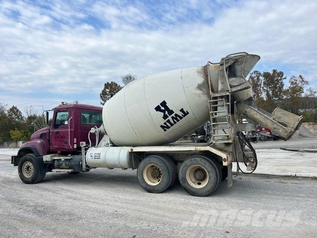 Mack CV713 Anders