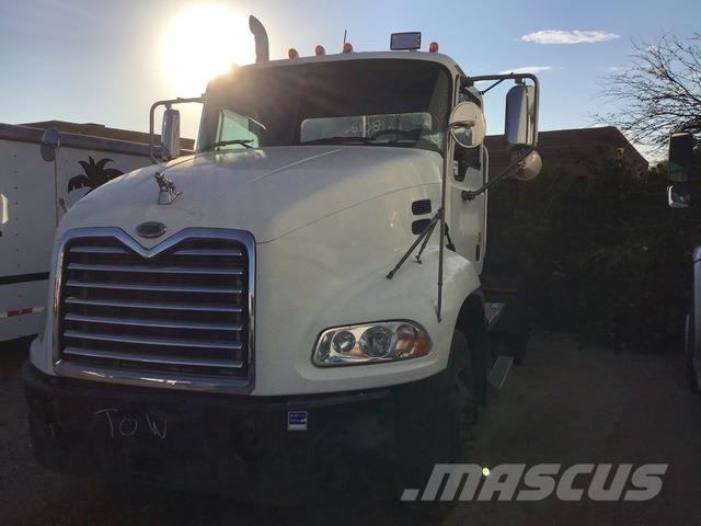 Mack CXN612 Trekkers