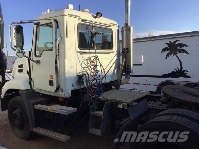 Mack CXN612 Trekkers