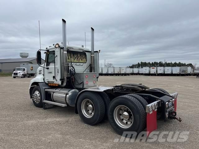Mack CXN613 Trekkers