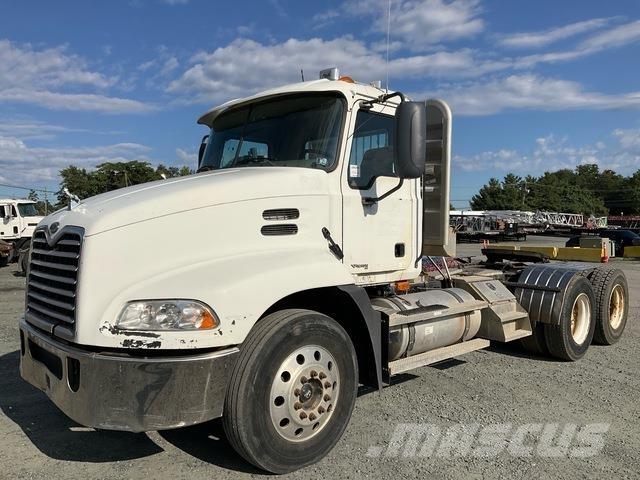Mack CXN613 Trekkers