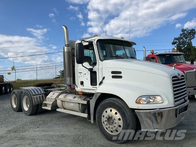 Mack CXN613 Trekkers