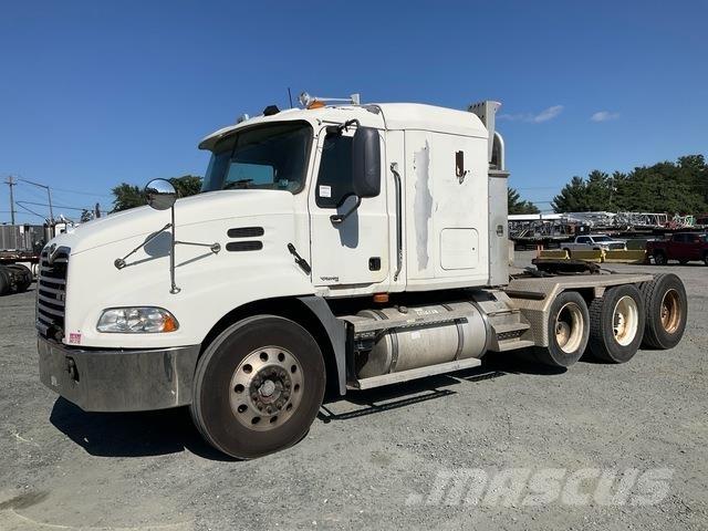 Mack CXN613 Trekkers