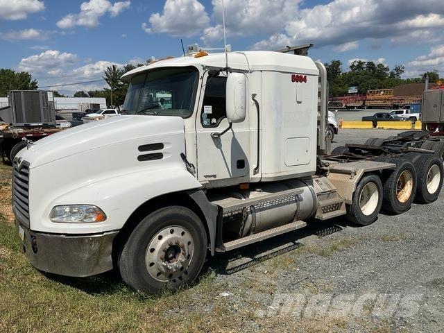 Mack CXN613 Trekkers