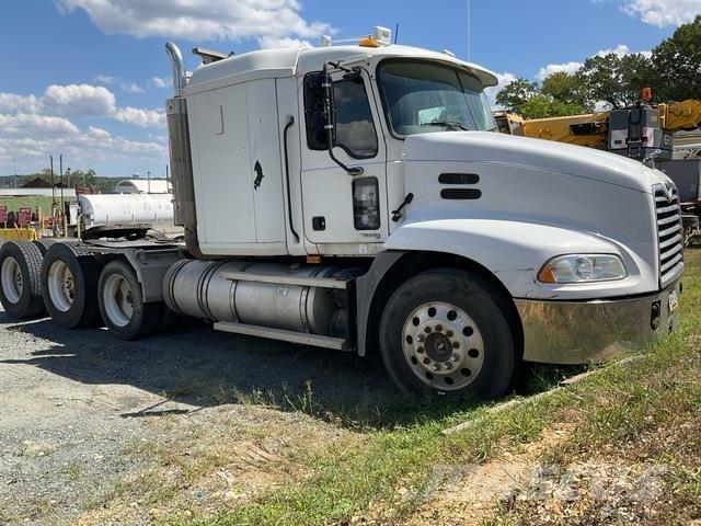 Mack CXN613 Trekkers