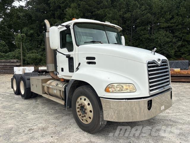 Mack CXN613 Trekkers