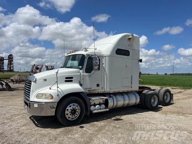 Mack CXU600 Trekkers