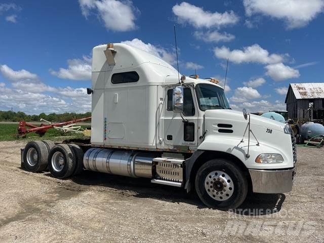 Mack CXU600 Trekkers