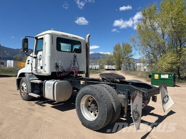 Mack CXU612 Trekkers