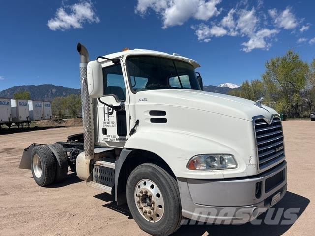 Mack CXU612 Trekkers
