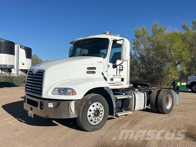Mack CXU612 Trekkers