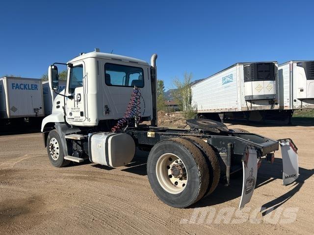 Mack CXU612 Trekkers
