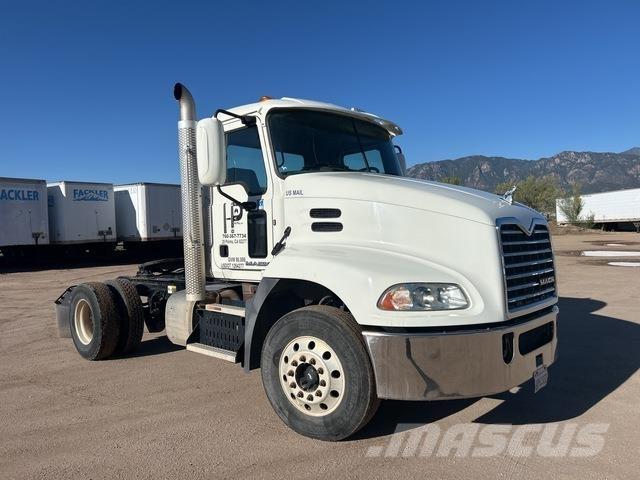 Mack CXU612 Trekkers