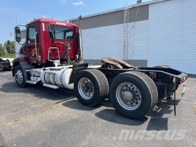 Mack CXU612 Trekkers