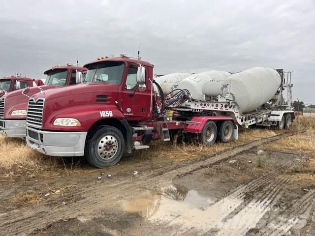 Mack CXU613 Trekkers