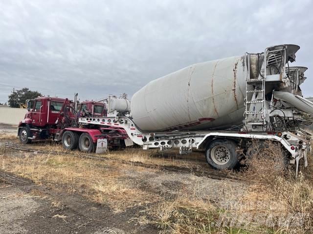 Mack CXU613 Trekkers