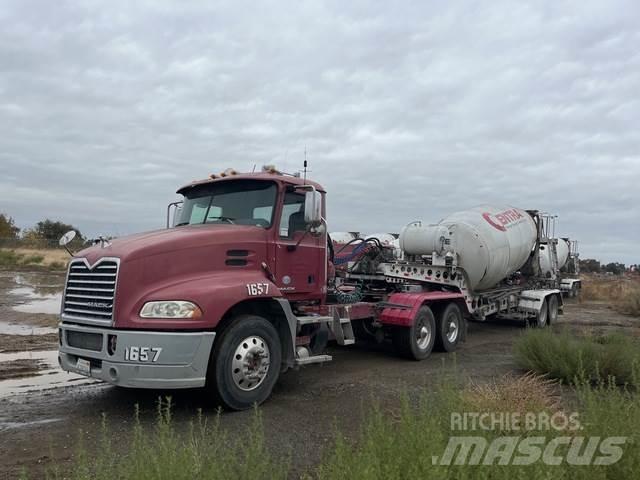 Mack CXU613 Trekkers