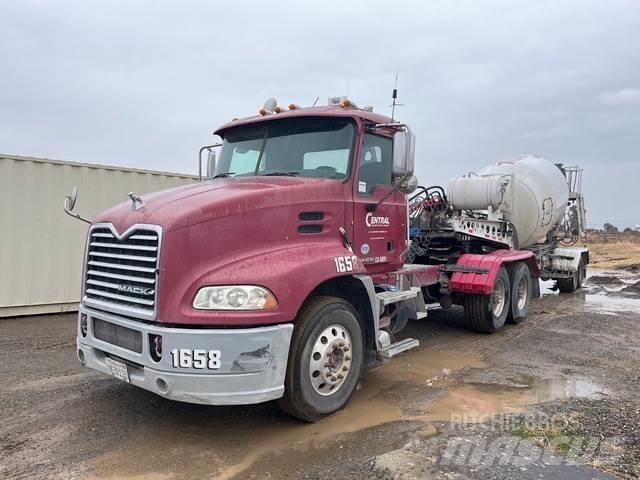 Mack CXU613 Trekkers