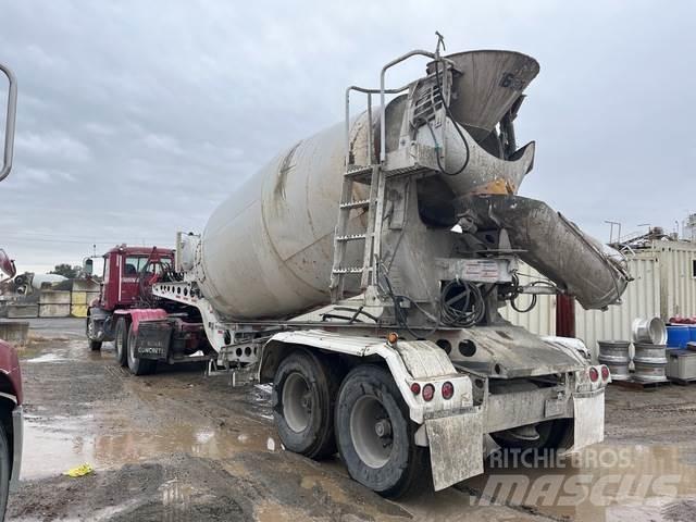 Mack CXU613 Trekkers