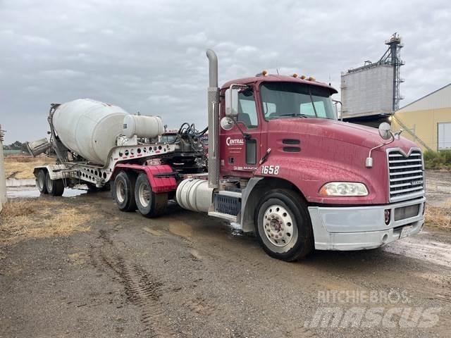 Mack CXU613 Trekkers
