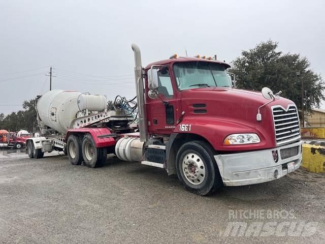 Mack CXU613 Trekkers