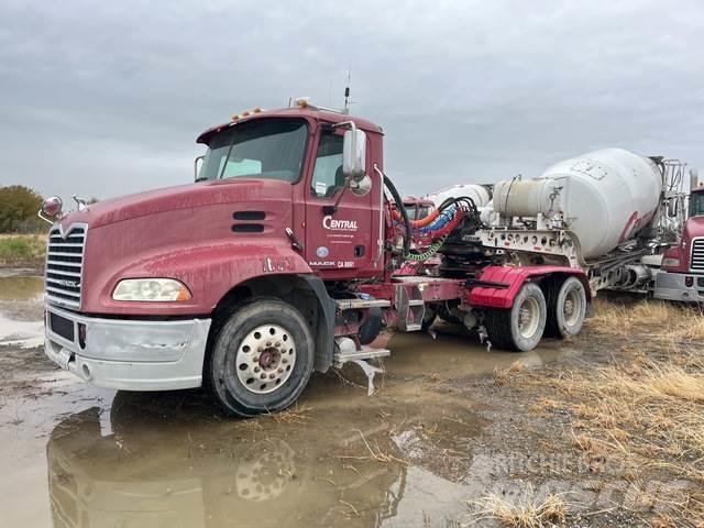 Mack CXU613 Trekkers