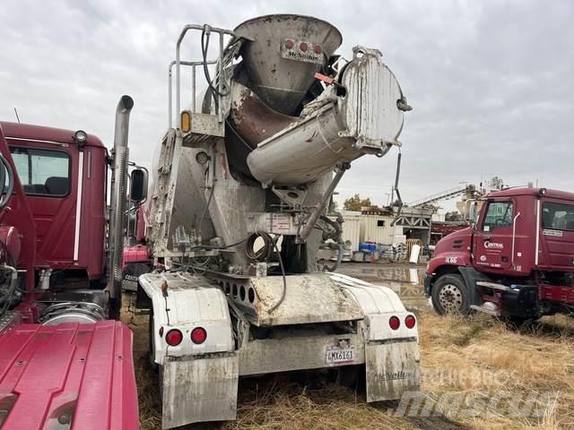 Mack CXU613 Trekkers