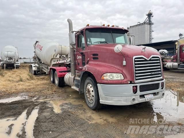 Mack CXU613 Trekkers