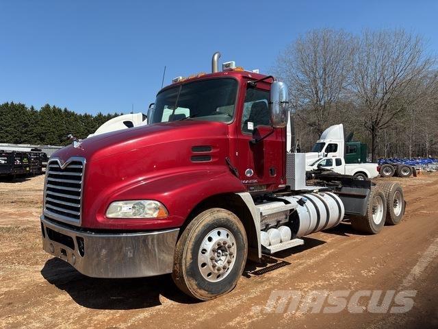 Mack CXU613 Trekkers