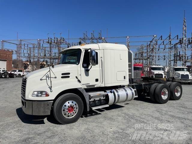 Mack CXU613 Trekkers