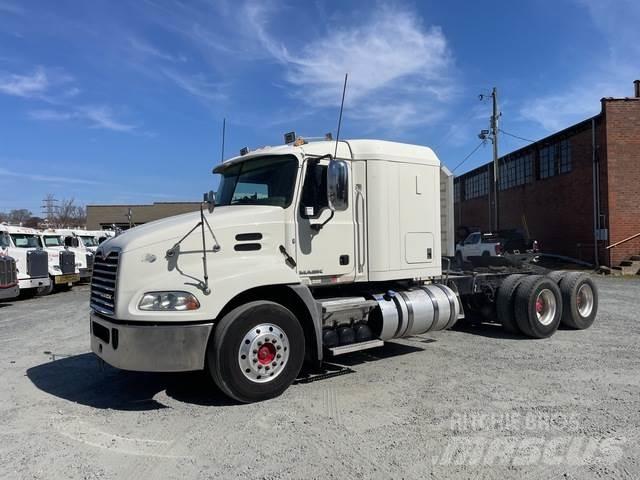 Mack CXU613 Trekkers