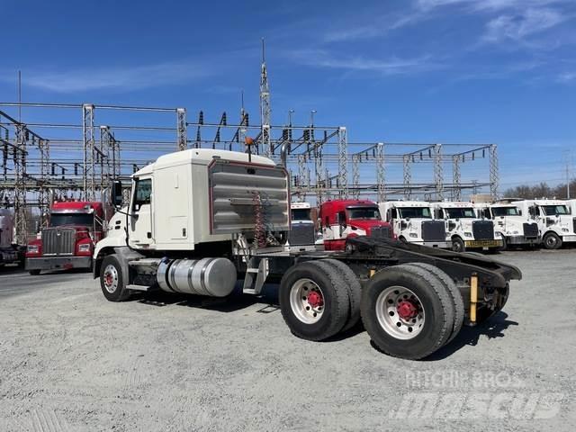 Mack CXU613 Trekkers